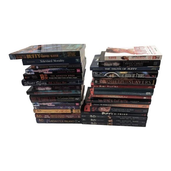 Buffy The Vampire Slayer Book Lot Of 29 Tales Script Guides Monster Gatekeeper - Picture 1 of 3
